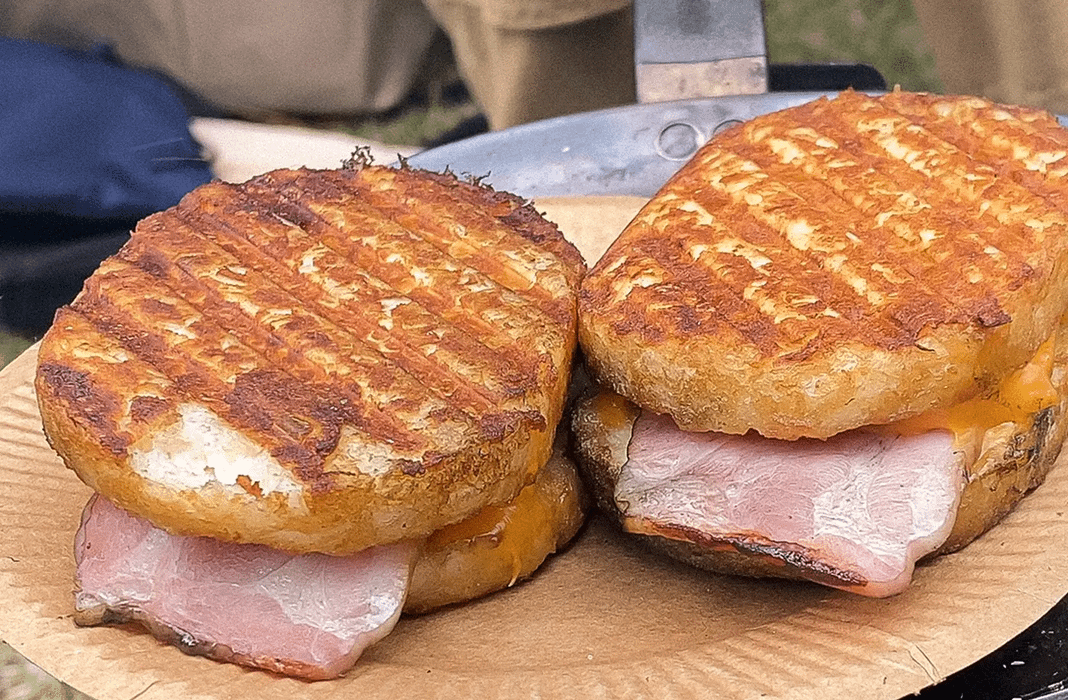 ホットサンド with『切れてるチーズ旨辛とうがらし味』